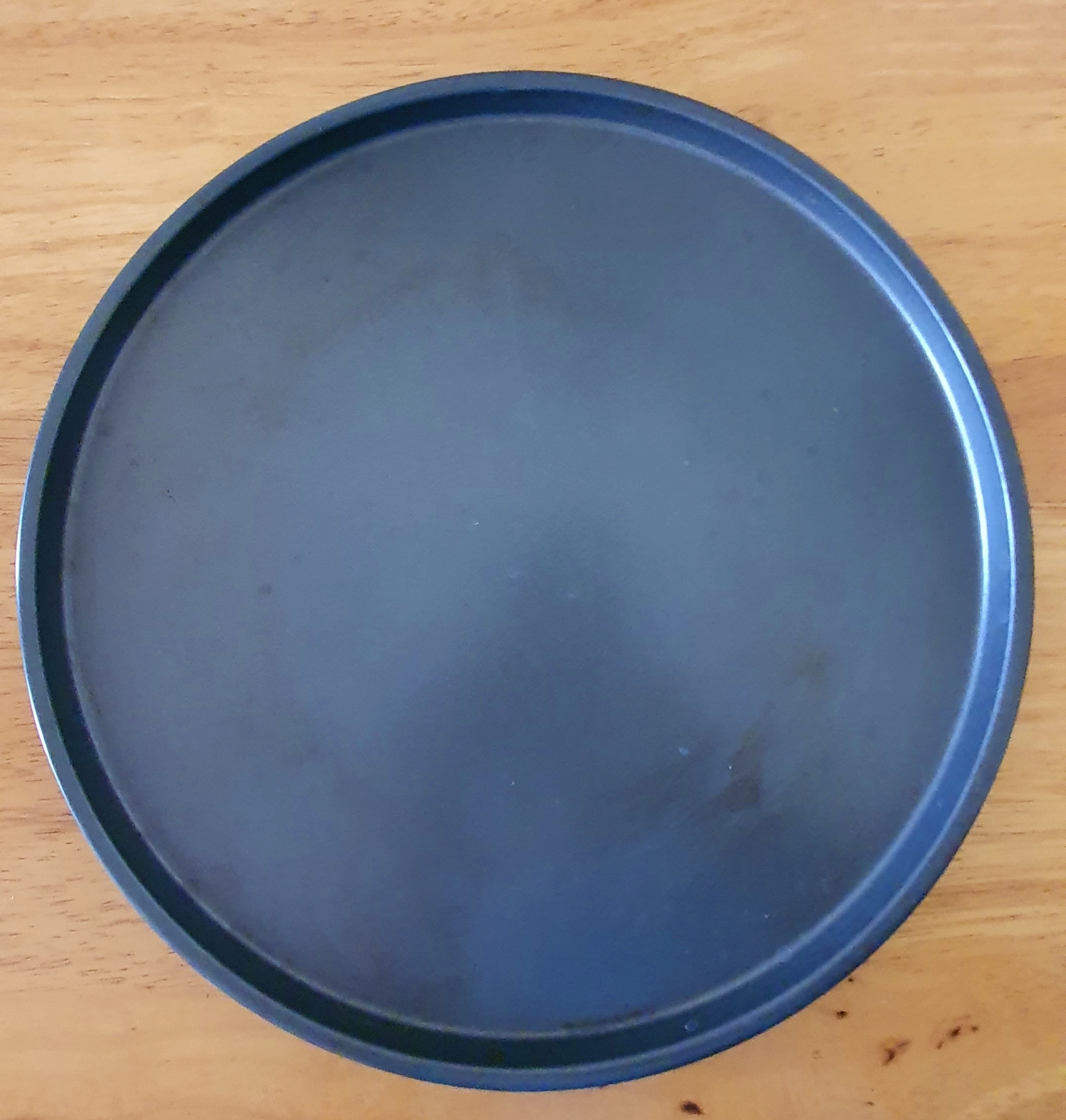 plain black round tray