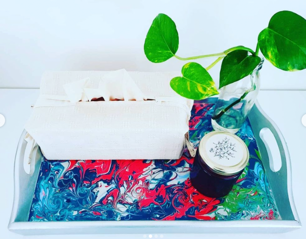 A weekend project: An easy acrylic pour painting&nbsp;DIY