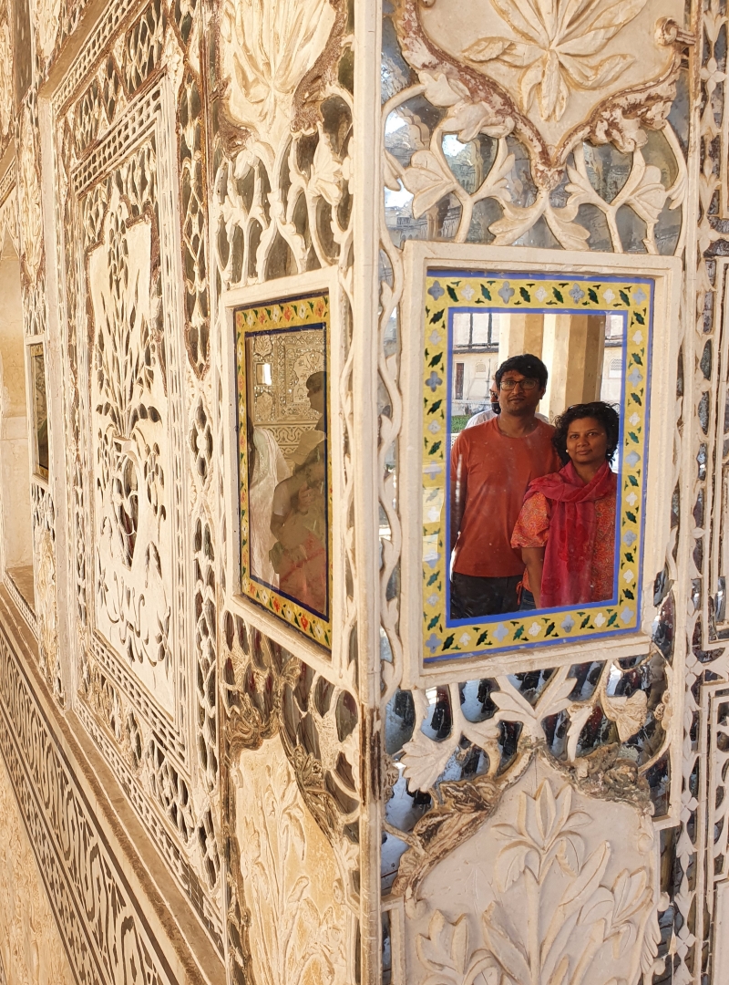 photo op in sheesh mahal at amer fort