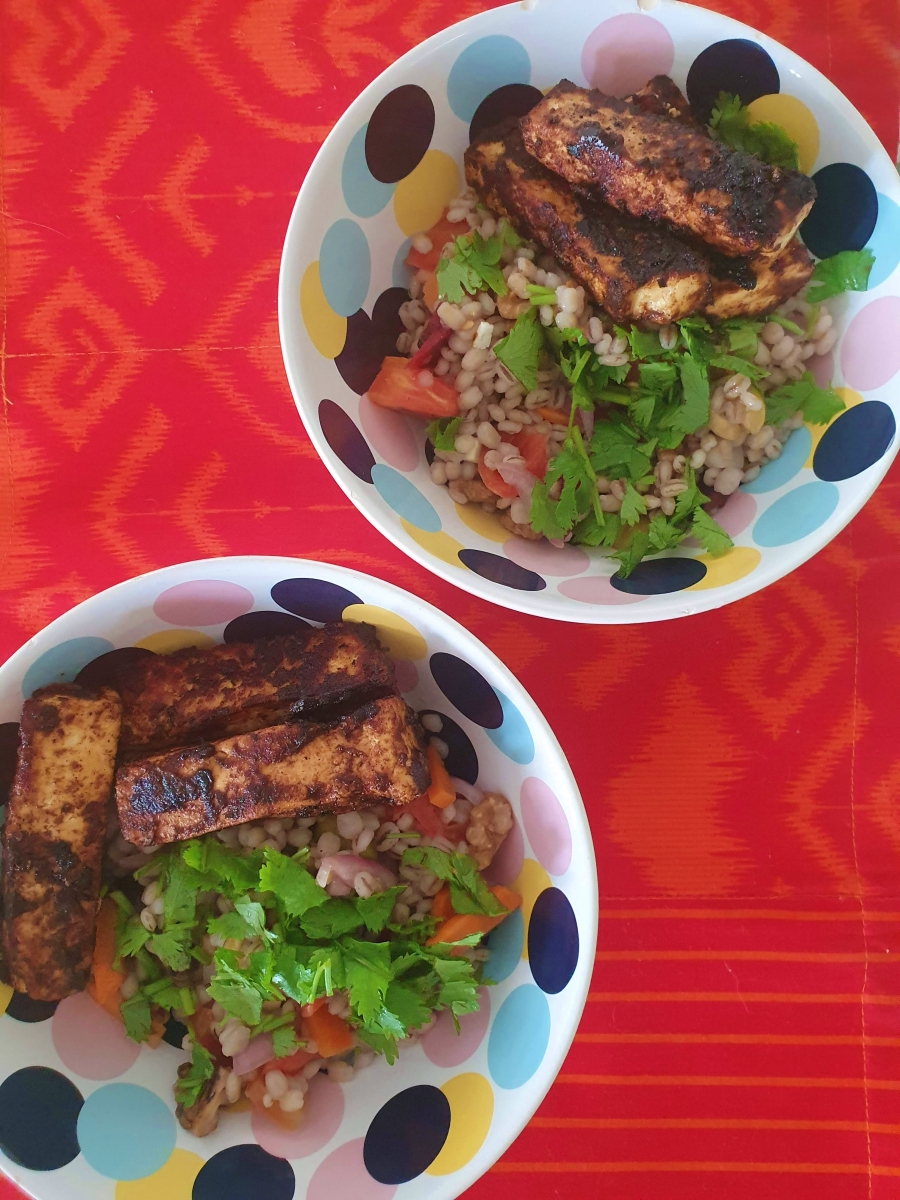 Quick and Healthy Lunch Options: Barley salad with BBQ Cottage&nbsp;Cheese