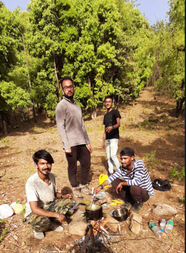 4 male homestay staff preparing lunch on the way during the trek
