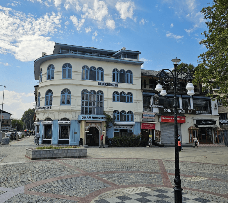 polo view street srinagar