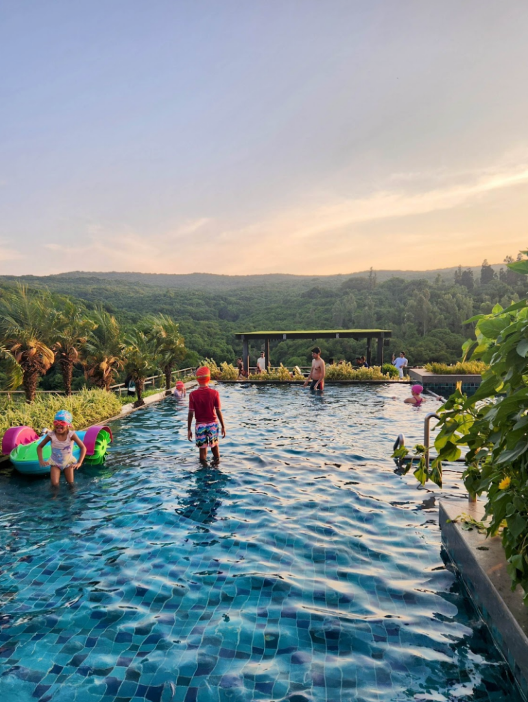 Pool at the Marriott Courtyard in Mahabaleshwar