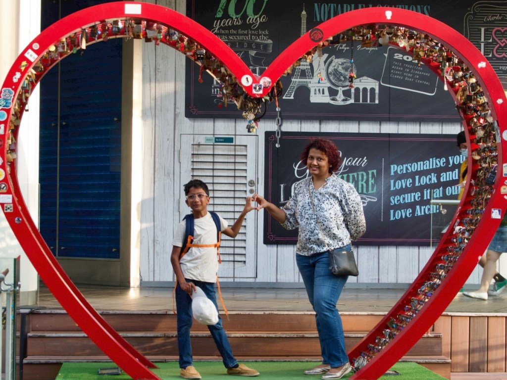 Singapore Clarke Quay heart lock