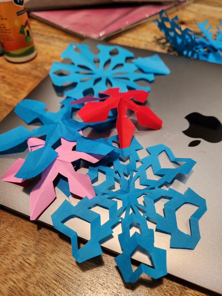 paper snowflakes christmas crafts with kids ideas