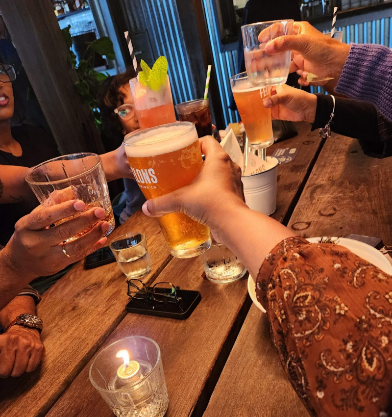 cheers at felons in brisbane pub