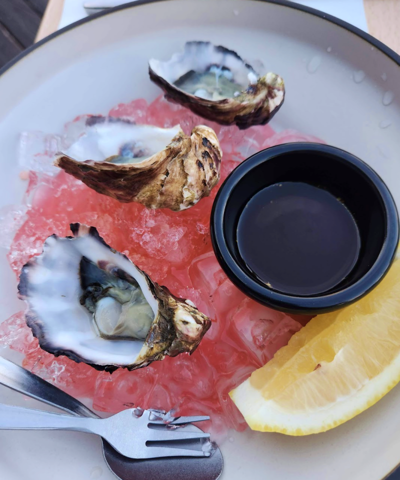 Fresh Oysters with lime