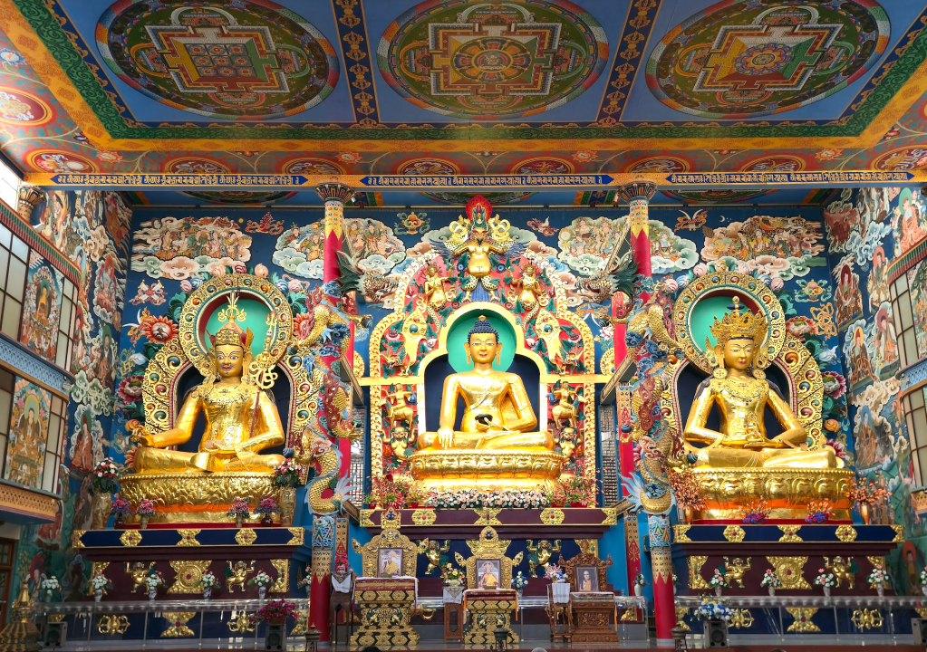 Coorg_Namdroling Tibetan Monastery Golden Buddhas